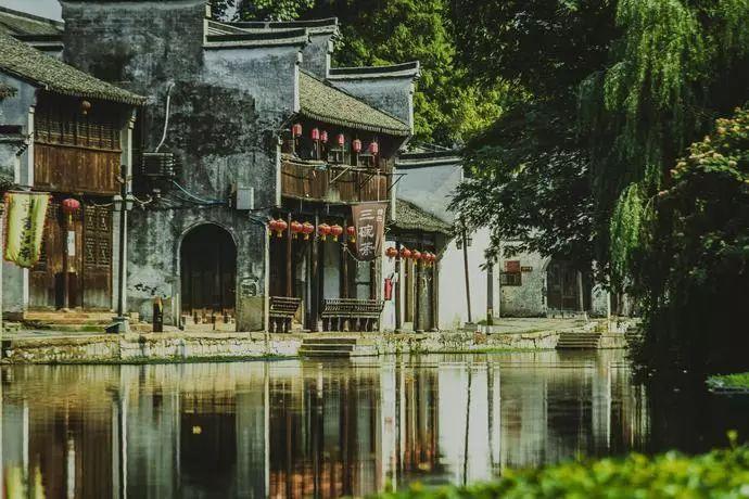 外星球体进黑洞
